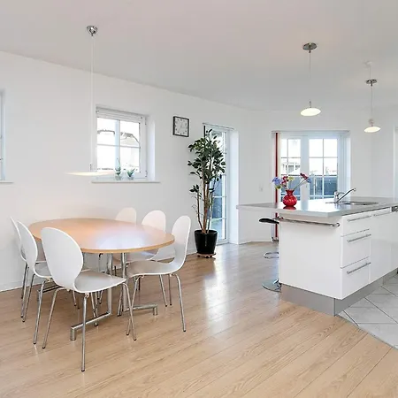 Apartment Xlix